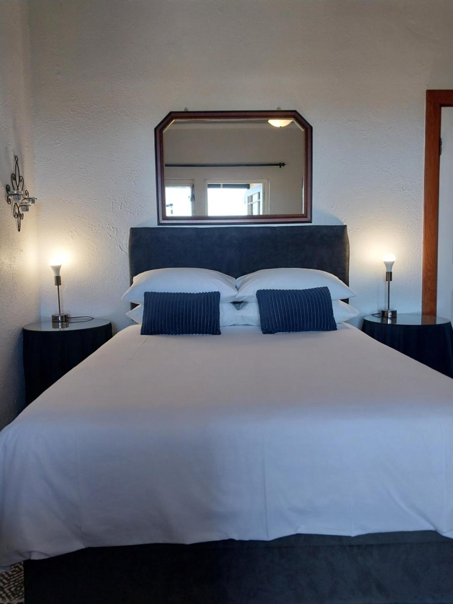 The Trailhouse Hotel เบตตีส์เบย์ ภายนอก รูปภาพ